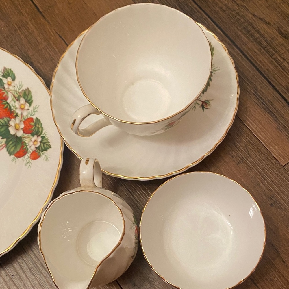 Charming Floral Dinnerware Set with Cream Accents - Picture 14 of 14